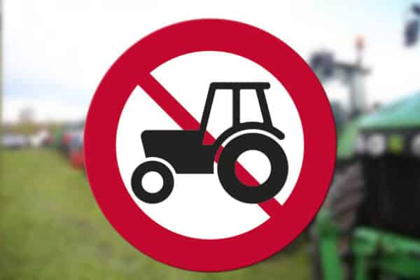 C24.1 Traktor og motorredskab forbudt