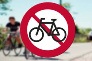 C25.1 Cykel og lille knallert forbudt