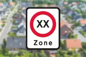 Seri Q Sign E68-4-Zone-med-lokal-hastighedsbegrænsning