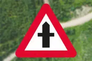 Seri Q Sign A11-Farligt-vejkryds-med-ubetinget-vigepligt