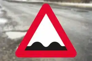 Seri Q Sign A37-Ujævn-vej