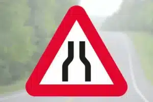 Seri Q Sign A43-1-Indsnævret-vej