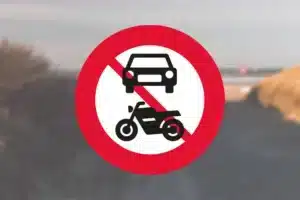 Seri Q Sign C22-1-motorkøretøj-traktor-og-motorredskab-forbudt
