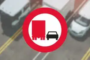 Seri Q Sign C52-Overhaling-med-lastbil-forbudt