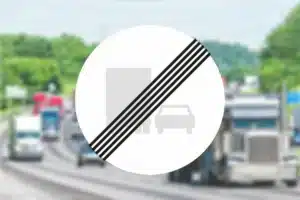 Seri Q Sign C54-Ophør-af-overhaling-med-lastbil-forbudt