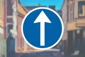 Seri Q Sign D11-1-Påbudt-kørselretning-frem