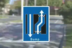 Seri Q Sign E16-3-02-Forsætning-til-højre-med-bump