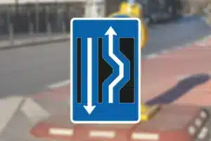 Seri Q Sign E16-3-21 Dobbelt forsætning højre-venstre