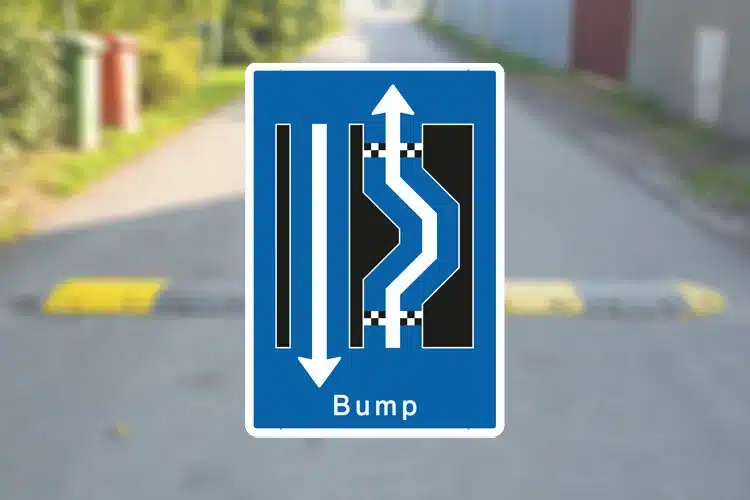 Seri Q Sign E16-3-22-Dobbelt-forsætning-højre-venstre-med-bump