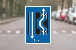 Seri Q Sign E16-3-24-Dobbelt-forsætning-venstre-højre-med-bump