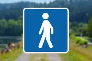 Seri Q Sign E21-2-V-Anbefalet-rute-for-vandrere-venstrevendt