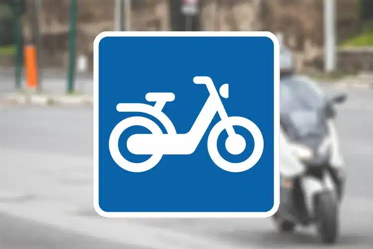 Seri Q Sign E21-4-H-Anbefalet-rute-for-lille-knallert-højrevendt
