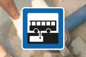 Seri Q Sign M47-1-Tømning-af-kemisk-toilet-med-bussymbol